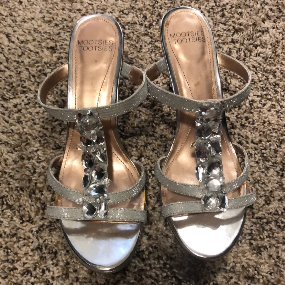 Slip on Mootsies Tootsies Silver Heels